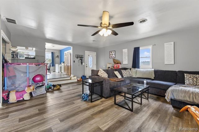 1486 Ives Avenue, Burton, MI 48509