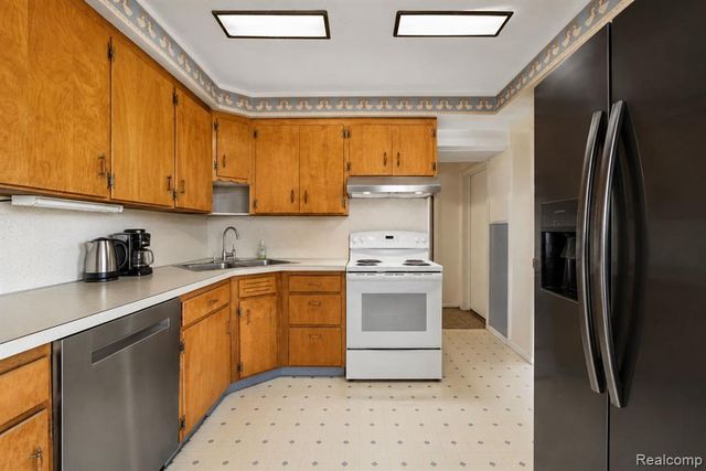 1486 Ives Avenue, Burton, MI 48509