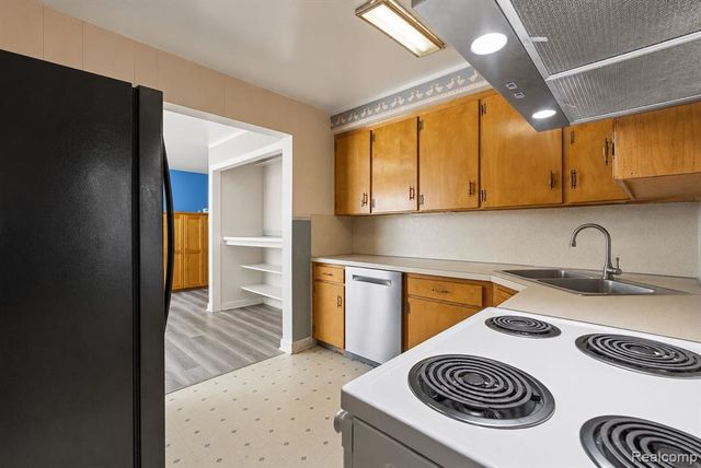 1486 Ives Avenue, Burton, MI 48509