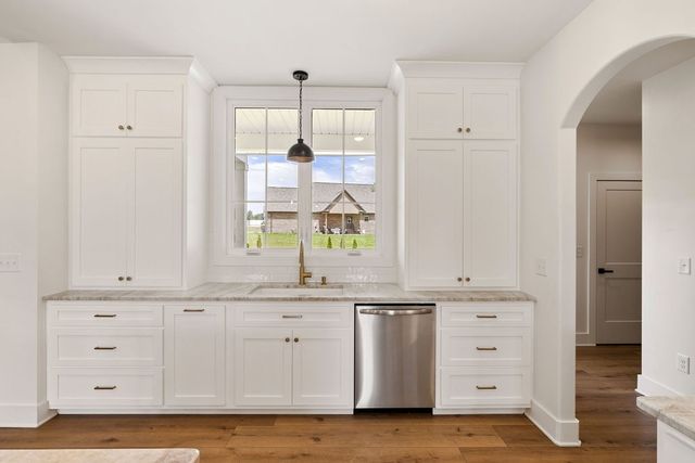 134 Hurst Dr, Leoma, TN 38468