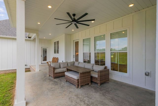 134 Hurst Dr, Leoma, TN 38468
