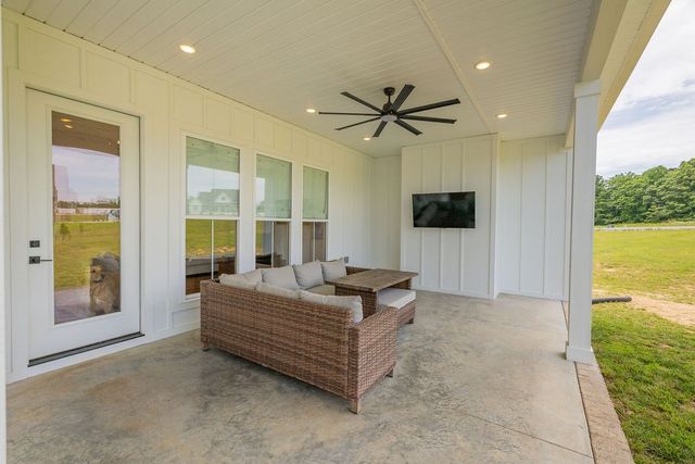134 Hurst Dr, Leoma, TN 38468