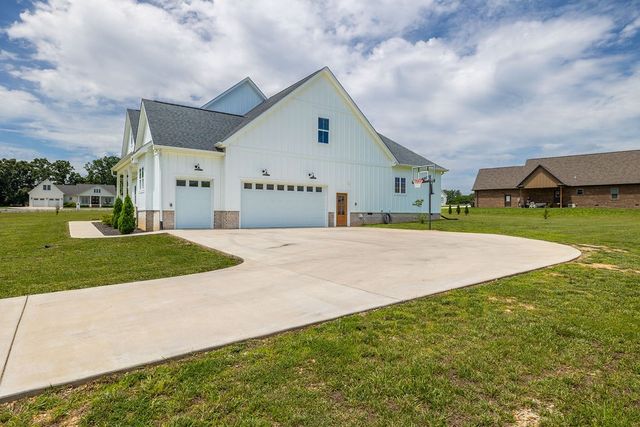 134 Hurst Dr, Leoma, TN 38468