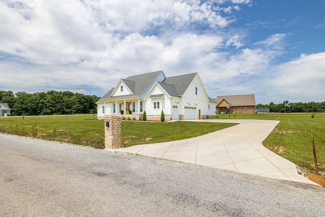 134 Hurst Dr, Leoma, TN 38468