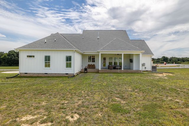 134 Hurst Dr, Leoma, TN 38468