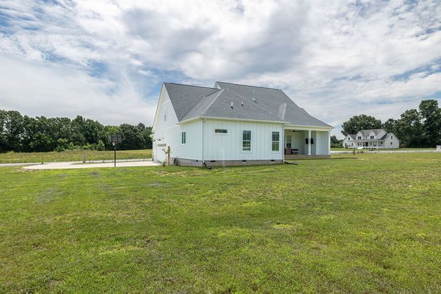 134 Hurst Dr, Leoma, TN 38468