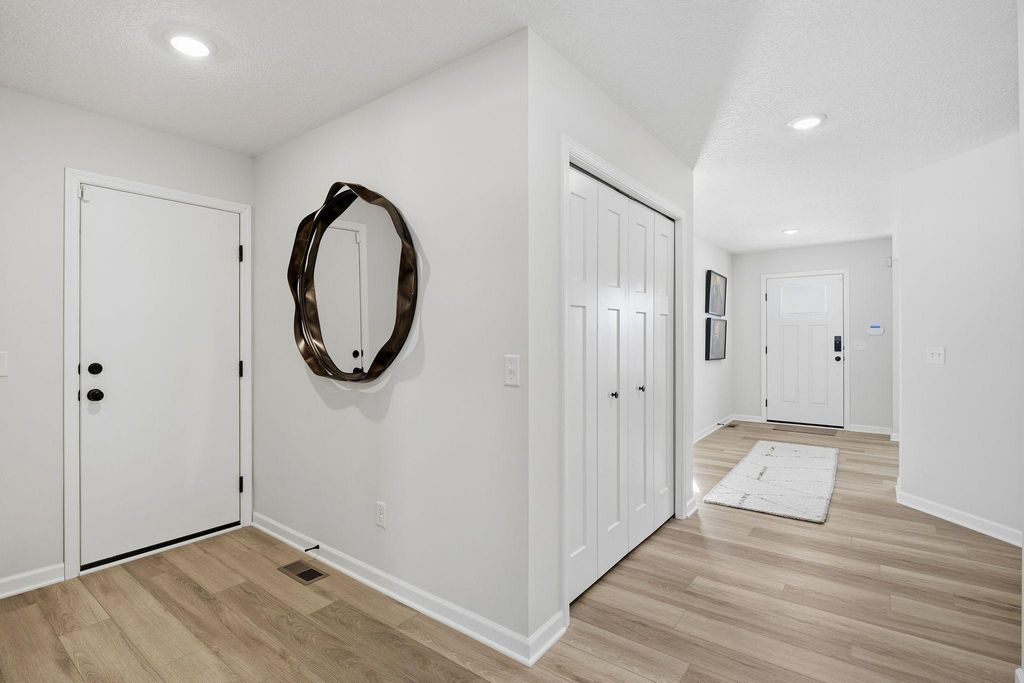 10573 Glenbrook Avenue S, Cottage Grove, MN 55016 — photo 4