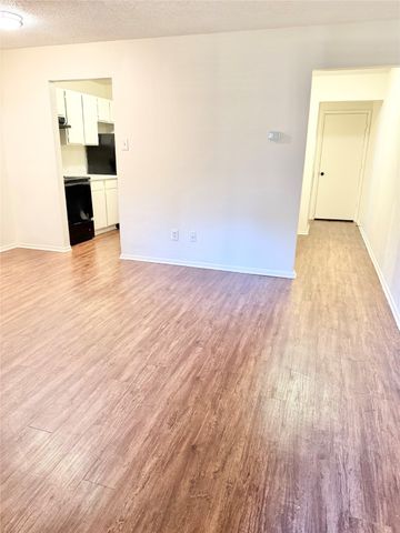 222 N Center Street 106, Grand Prairie, TX 75050