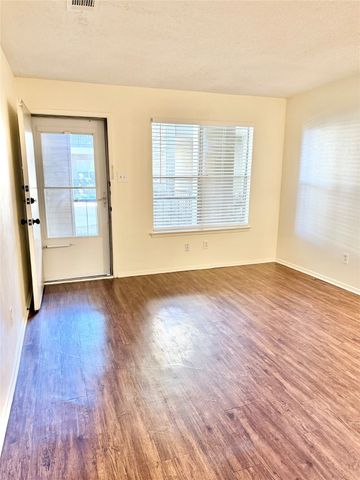 222 N Center Street 106, Grand Prairie, TX 75050