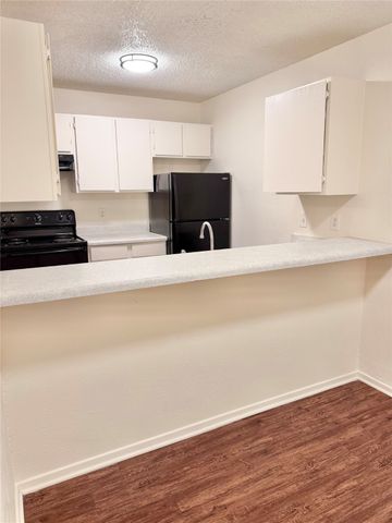 222 N Center Street 106, Grand Prairie, TX 75050