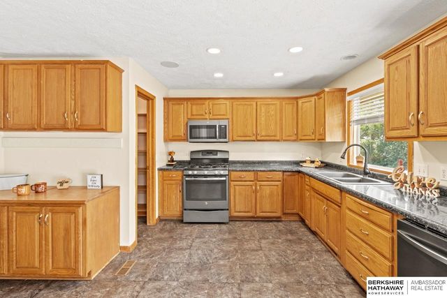 9117 Valley View Drive, La Vista, NE 68128