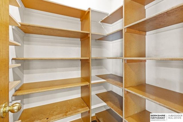 9117 Valley View Drive, La Vista, NE 68128