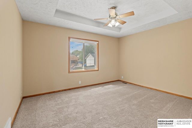 9117 Valley View Drive, La Vista, NE 68128