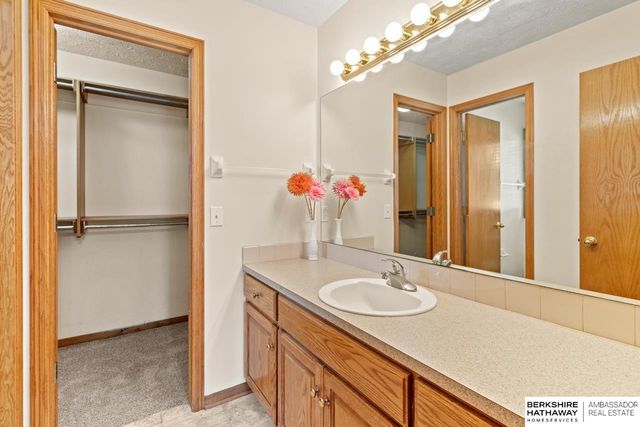 9117 Valley View Drive, La Vista, NE 68128