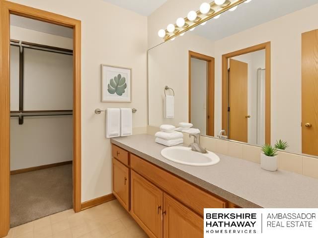 9117 Valley View Drive, La Vista, NE 68128