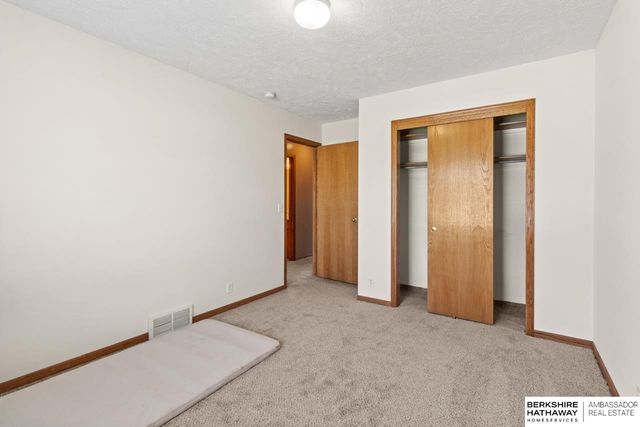 9117 Valley View Drive, La Vista, NE 68128