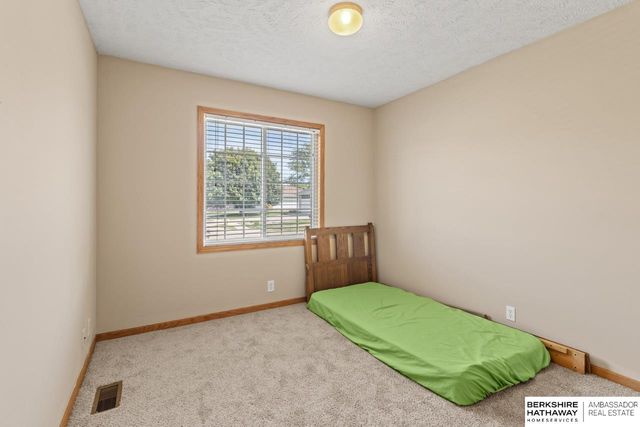 9117 Valley View Drive, La Vista, NE 68128