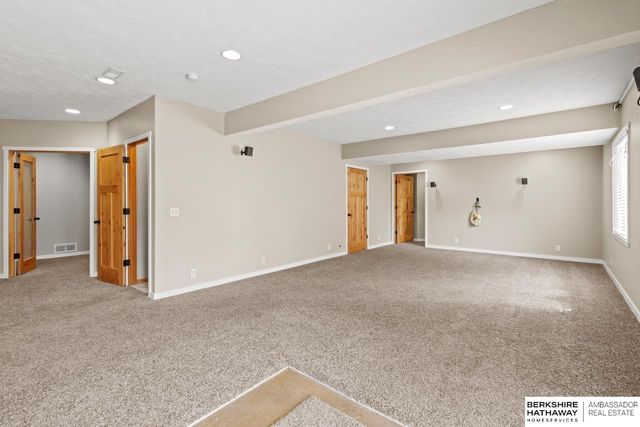 9117 Valley View Drive, La Vista, NE 68128