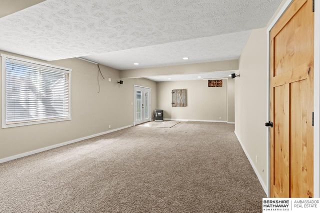 9117 Valley View Drive, La Vista, NE 68128