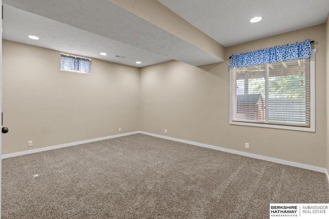 9117 Valley View Drive, La Vista, NE 68128