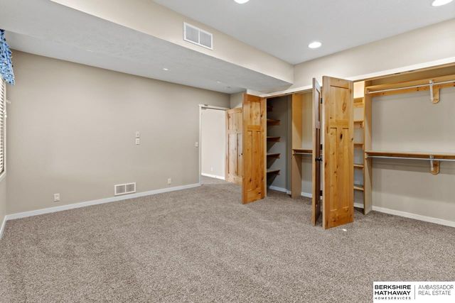 9117 Valley View Drive, La Vista, NE 68128