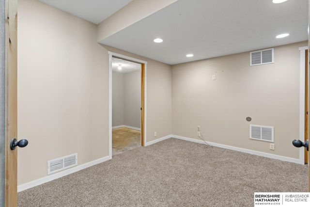 9117 Valley View Drive, La Vista, NE 68128