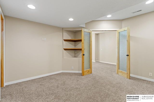 9117 Valley View Drive, La Vista, NE 68128