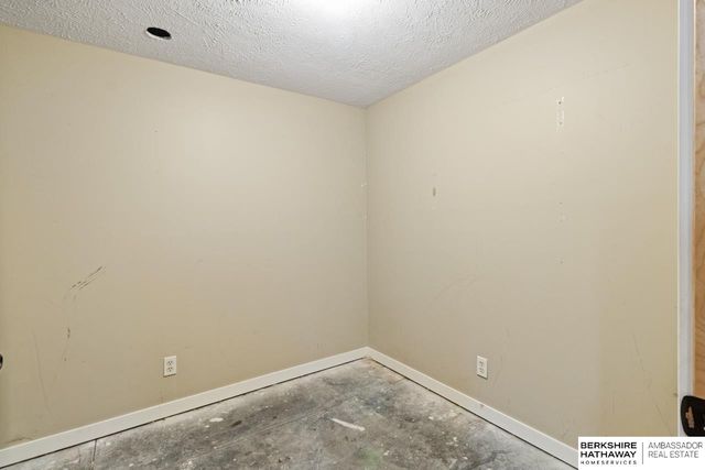 9117 Valley View Drive, La Vista, NE 68128