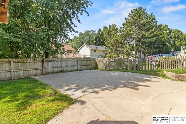 9117 Valley View Drive, La Vista, NE 68128