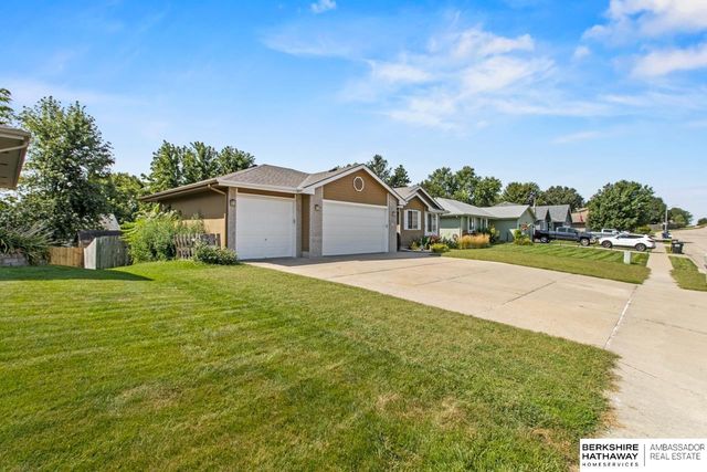 9117 Valley View Drive, La Vista, NE 68128