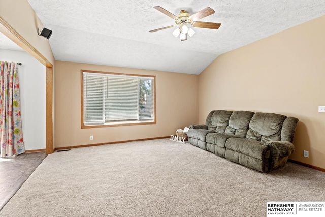 9117 Valley View Drive, La Vista, NE 68128