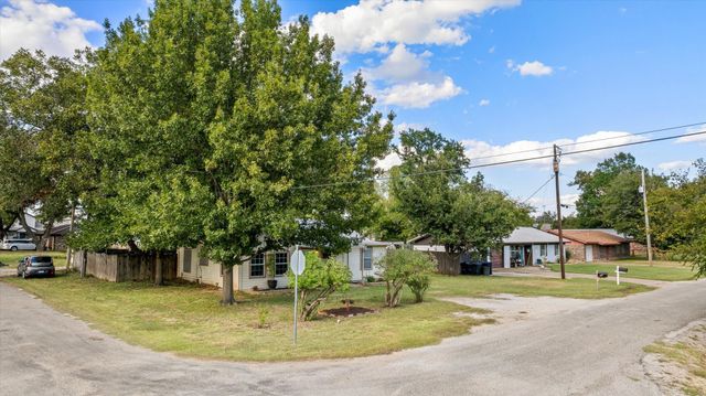 310 W 6th Street, Tolar, TX 76476