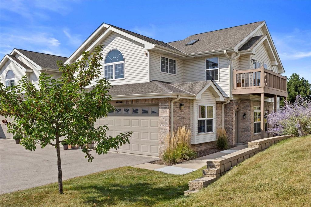 9285 S 51st STREET, Franklin, WI 53132