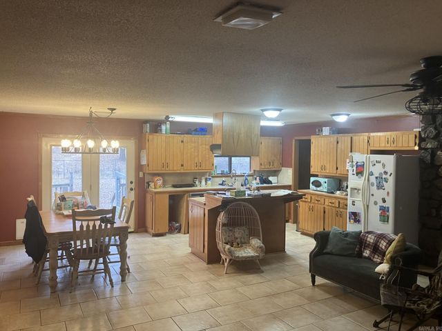 8617 Pawnee Drive, Benton, AR 72019