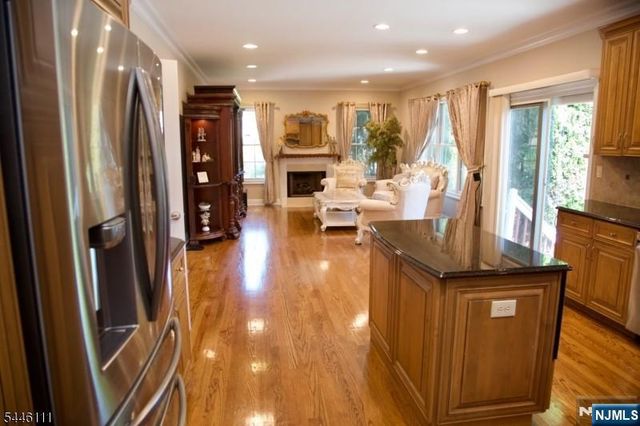 20 Hugenot Street, East Hanover Twp, NJ 07936