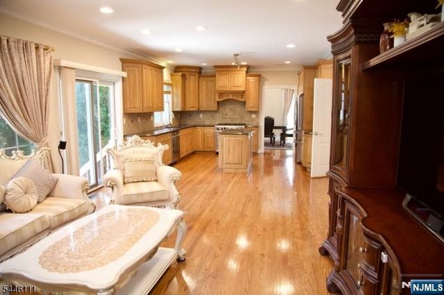 20 Hugenot Street, East Hanover Twp, NJ 07936