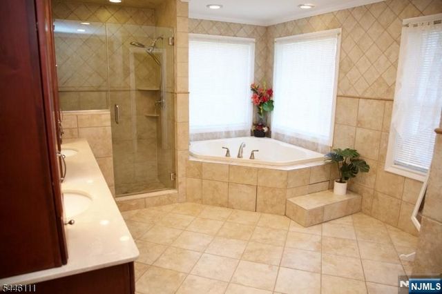 20 Hugenot Street, East Hanover Twp, NJ 07936