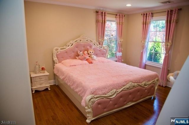 20 Hugenot Street, East Hanover Twp, NJ 07936