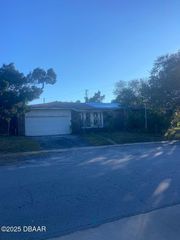 1916 N Halifax Avenue, Daytona Beach, FL 32118