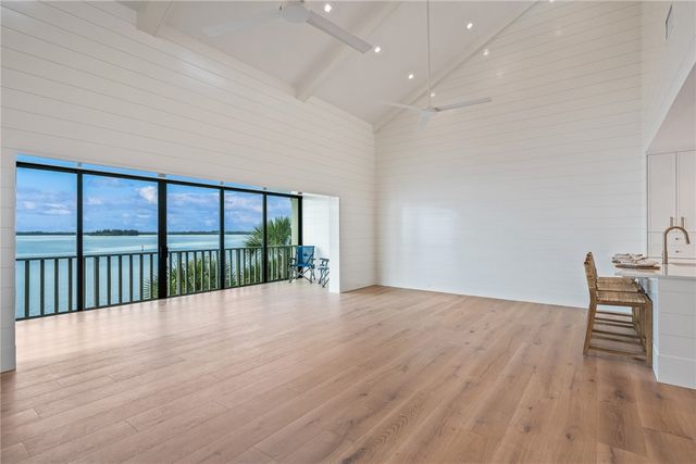 1860 Bay Road 306-E, Vero Beach, FL 32963