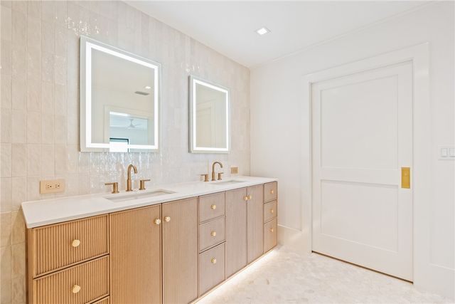 1860 Bay Road 306-E, Vero Beach, FL 32963