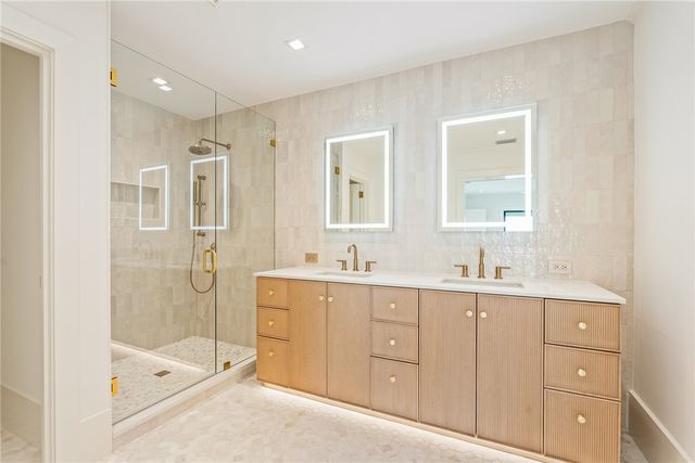 1860 Bay Road 306-E, Vero Beach, FL 32963