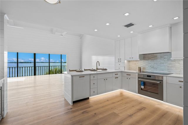 1860 Bay Road 306-E, Vero Beach, FL 32963