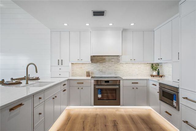 1860 Bay Road 306-E, Vero Beach, FL 32963