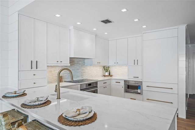 1860 Bay Road 306-E, Vero Beach, FL 32963