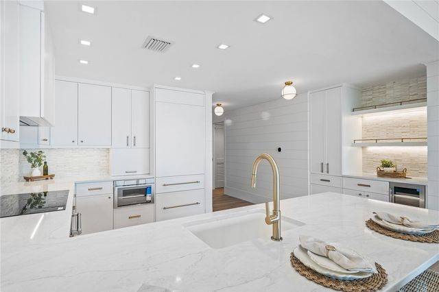 1860 Bay Road 306-E, Vero Beach, FL 32963