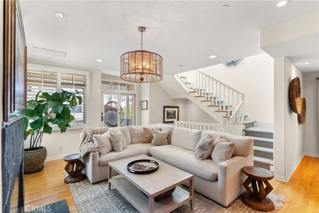 220 20th Street, Manhattan Beach, CA 90266