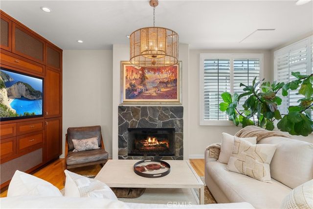 220 20th Street, Manhattan Beach, CA 90266