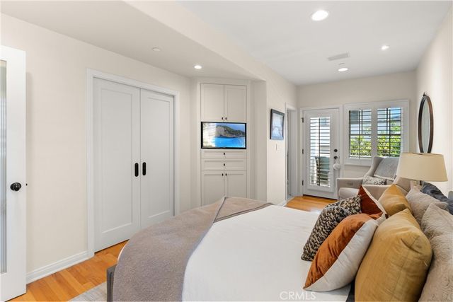 220 20th Street, Manhattan Beach, CA 90266