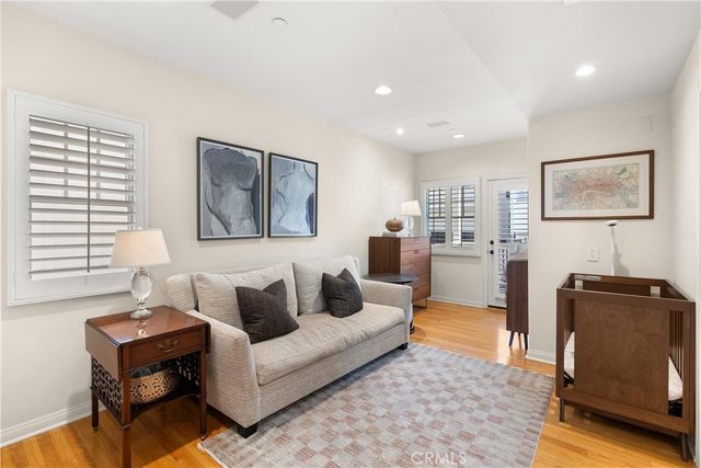 220 20th Street, Manhattan Beach, CA 90266